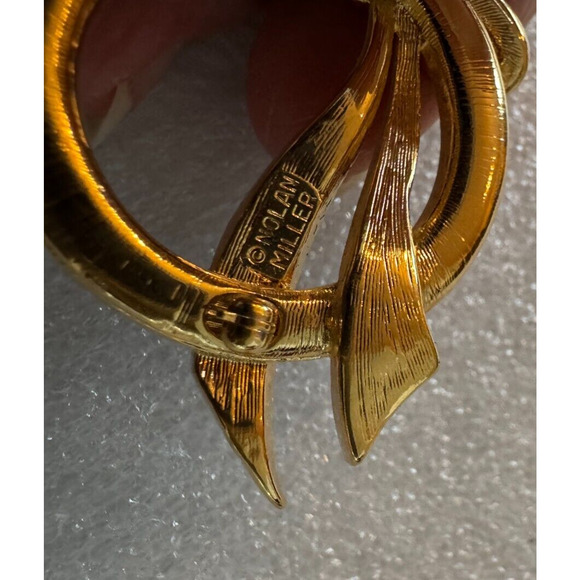 Vintage NOLAN MILLER Circle Pin Gold Tone Bow Clear Rhinestones Wedding 2" - Picture 3 of 5